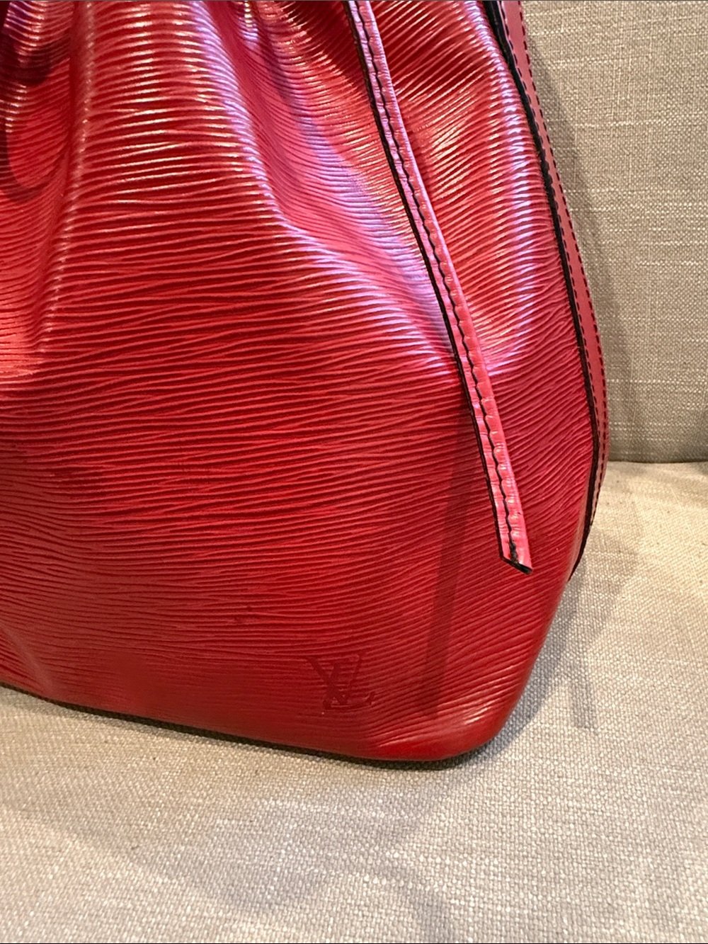 Louis Vuitton Epi Petit Noé Castilian Red Bucket Bag w/ Dust Bag - Picture 10 of 16
